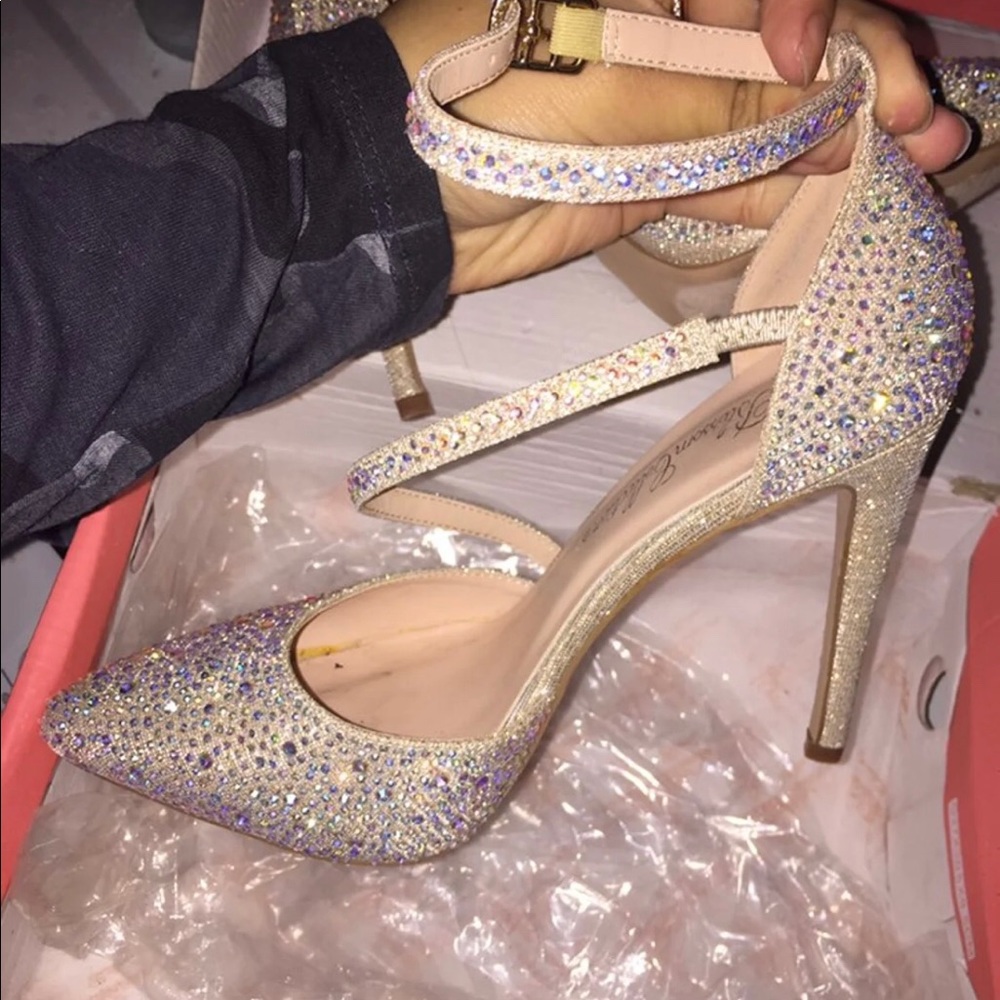 Nude pointed heels